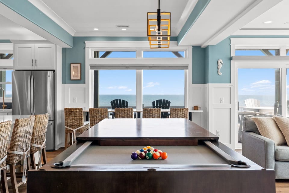 Dining Area
Pool Table