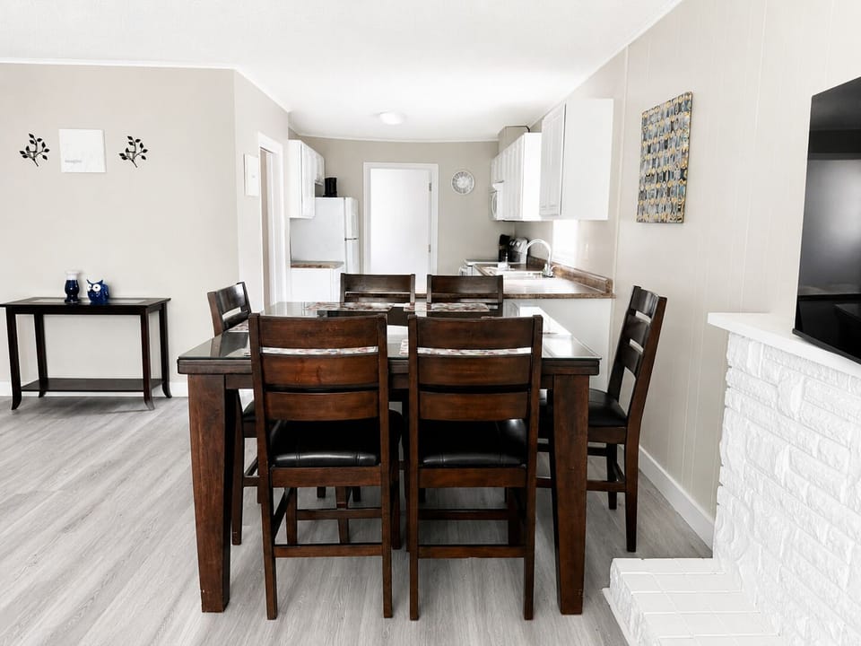 Seamlessly connected dining and living areas make it easy to spend time together.
