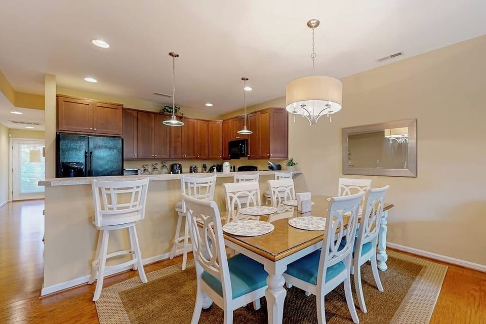 Dining area for 6