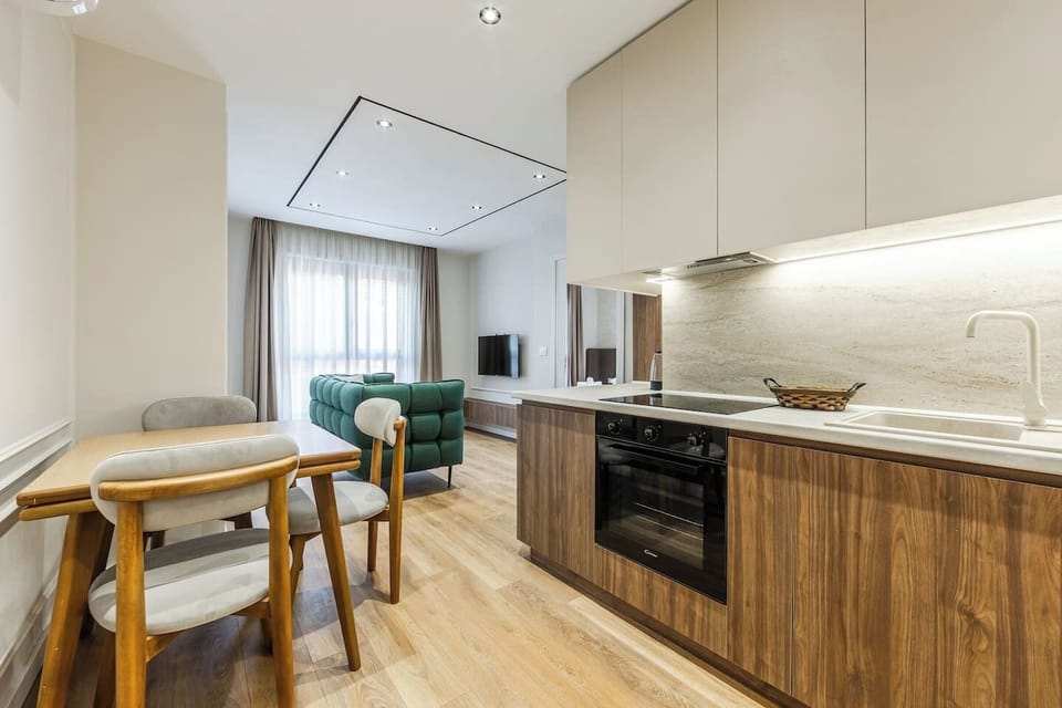 Fully-equipped kitchen and dining area