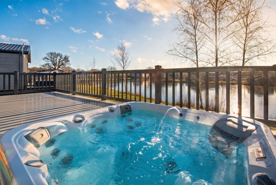 Daytime soaks in the hot tub come with sparkling sunlit lake views.