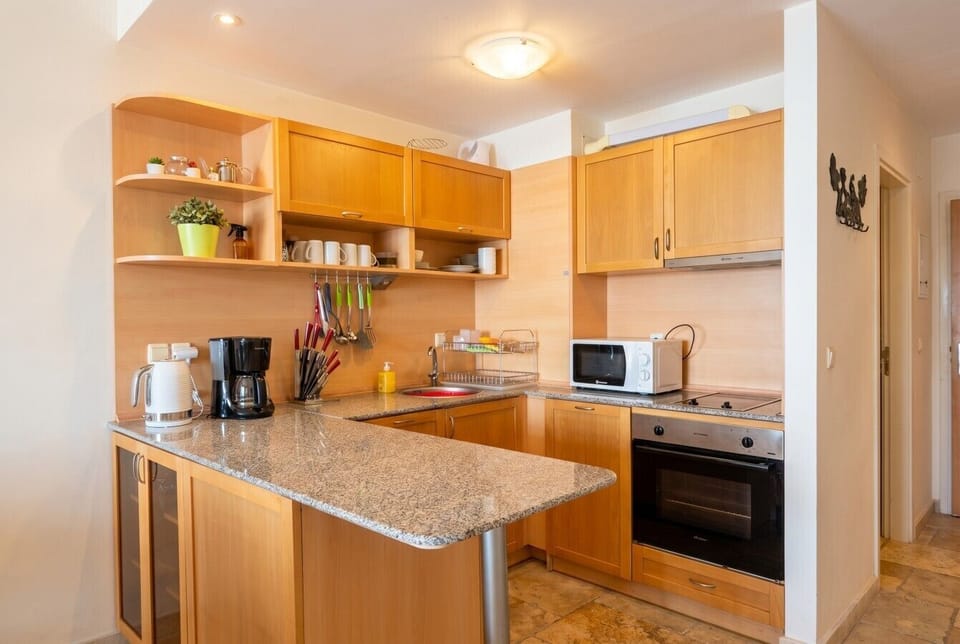 Cook up holiday feasts in this bright wooden kitchen with oven and full extras.