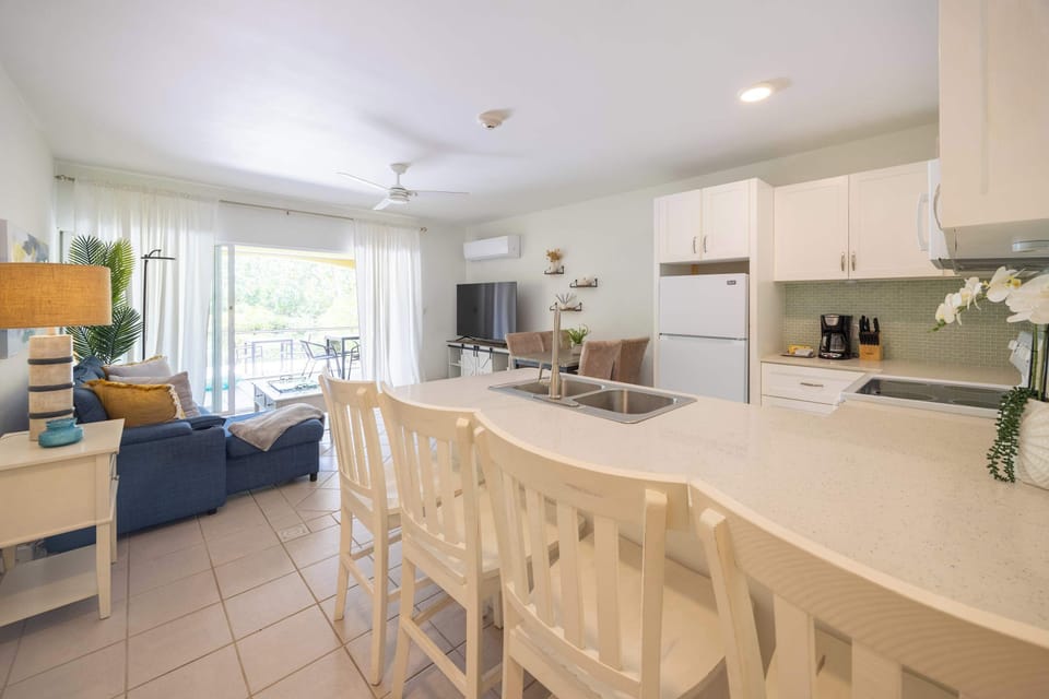 Pull up a stool at the breakfast bar for a quick morning coffee.
