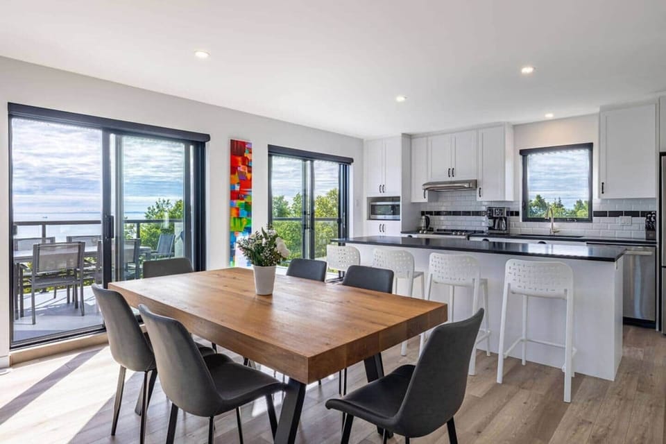Dining room, kitchen and view