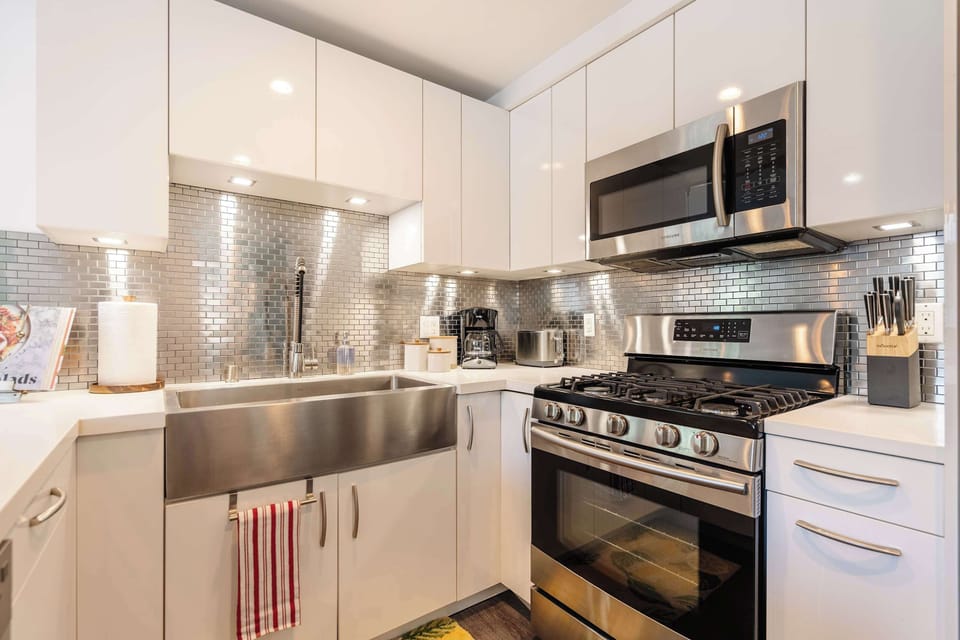 Fully equipped kitchen for easy meals at home