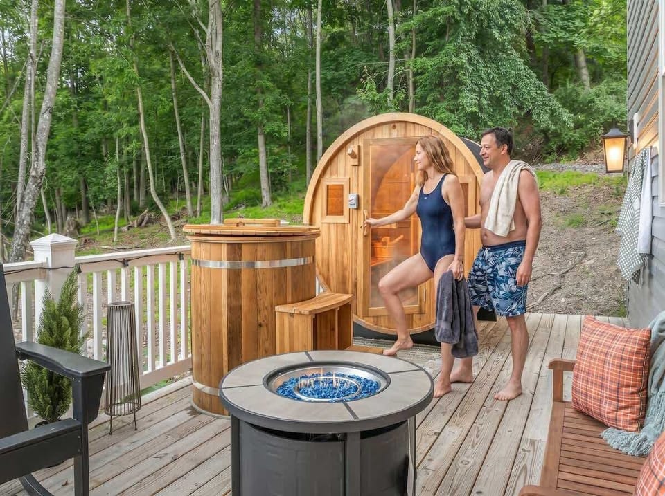 Outdoor spa tub