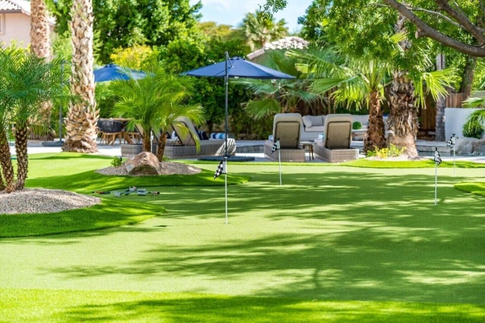 8 hole putting green