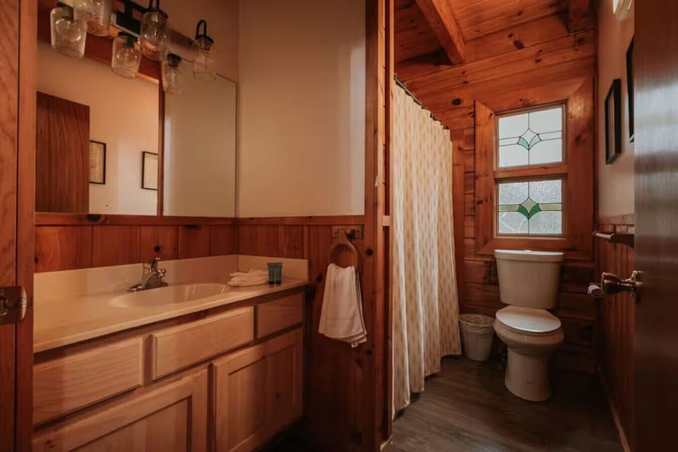 Bathroom 2- Shared
