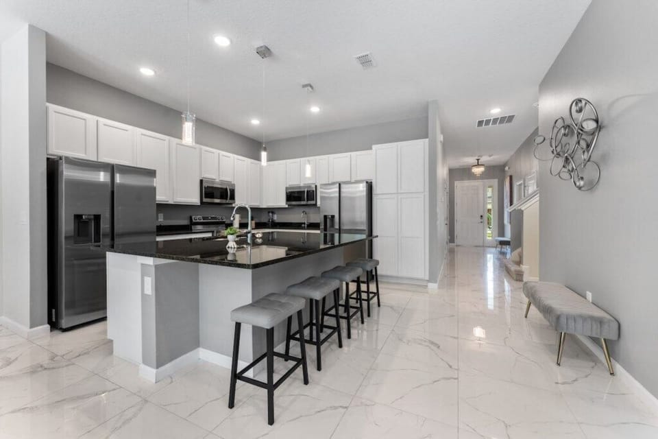 Full kitchen image 1