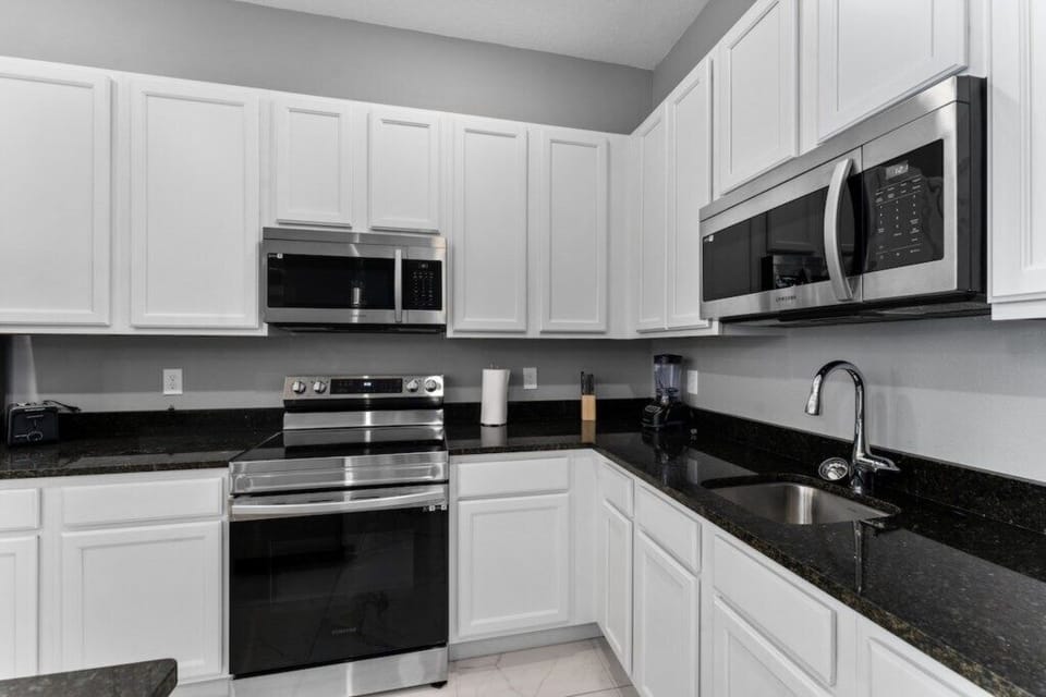 Full kitchen image 3