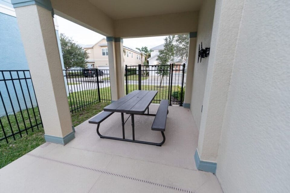 Exterior image 1