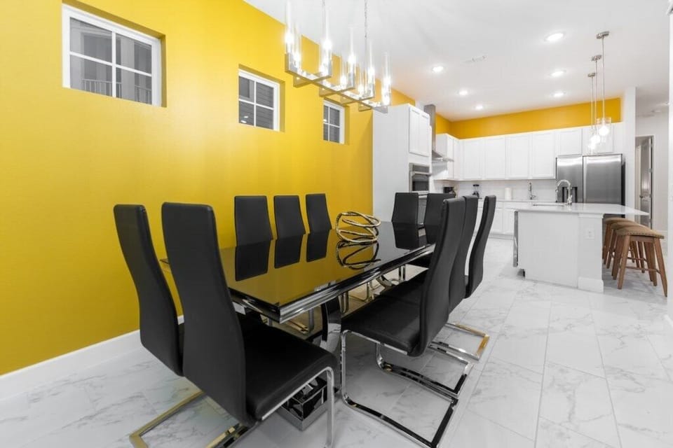 Dining area image 1