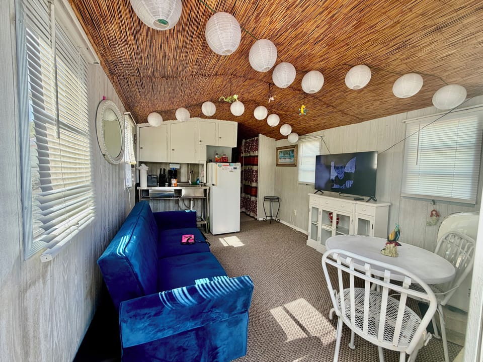 Extra cabin, 1/1, kitchenette & bistro set, wifi.