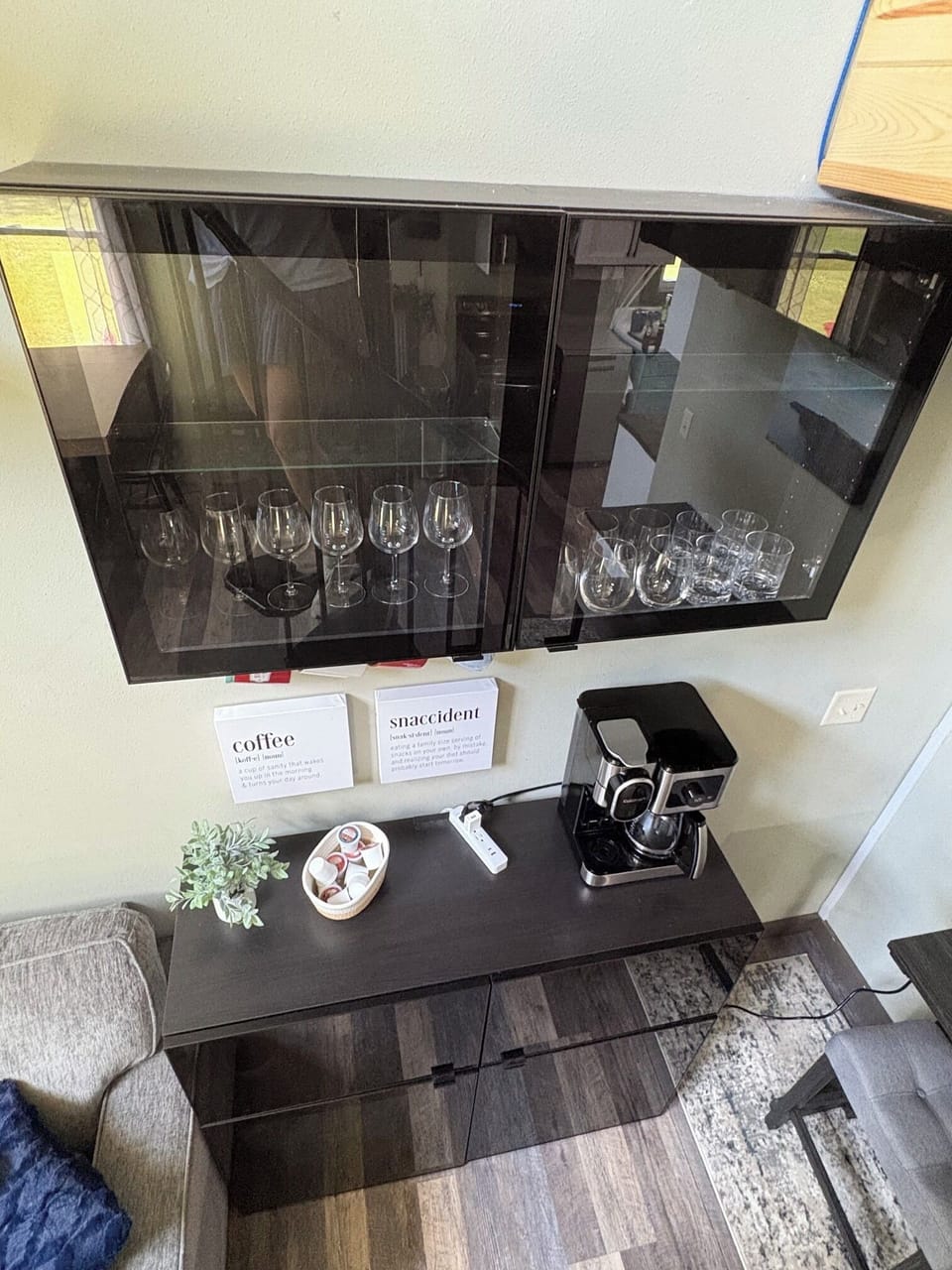 Coffee/bar area