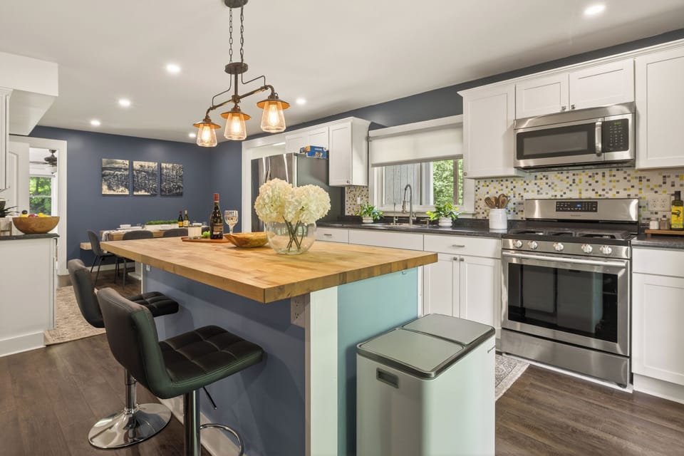 Kitchen island seating beside gas range