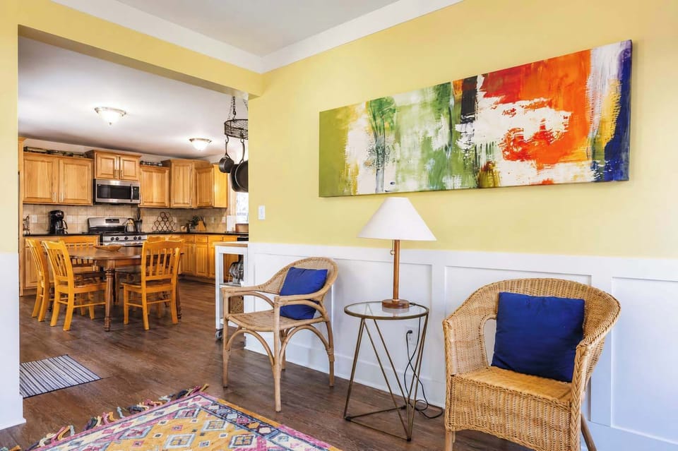 Multiple Seating Areas