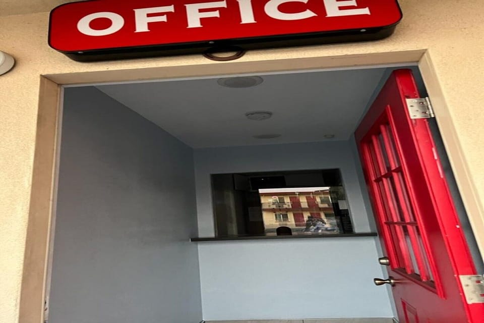 Entrance / Reception