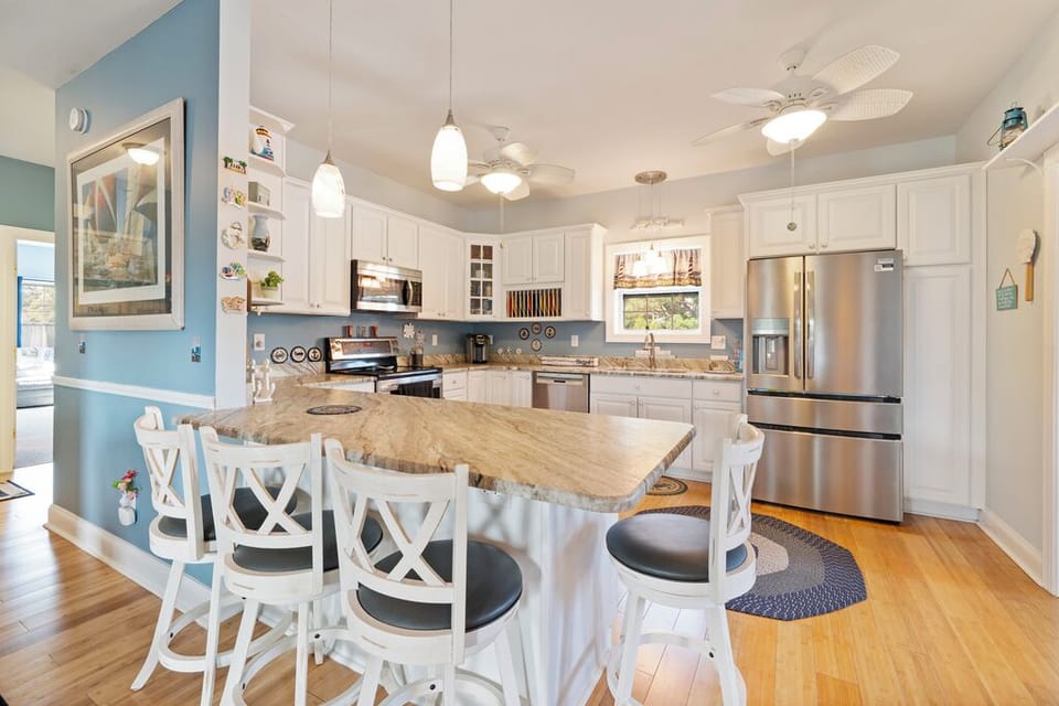 Grab a quick bite at the Breakfast Bar before hitting the Beach.