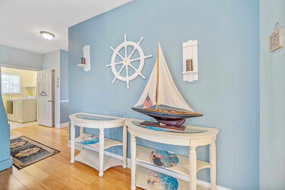 We just love the breezy Coastal Decor in Bird of Paradise.