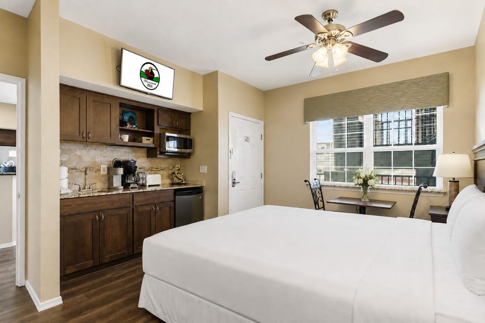 King Bed, Kitchenette