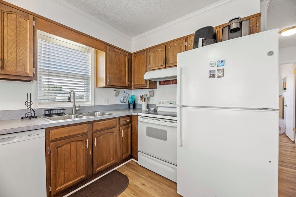 Pink Pelican | Second Floor Kitchen