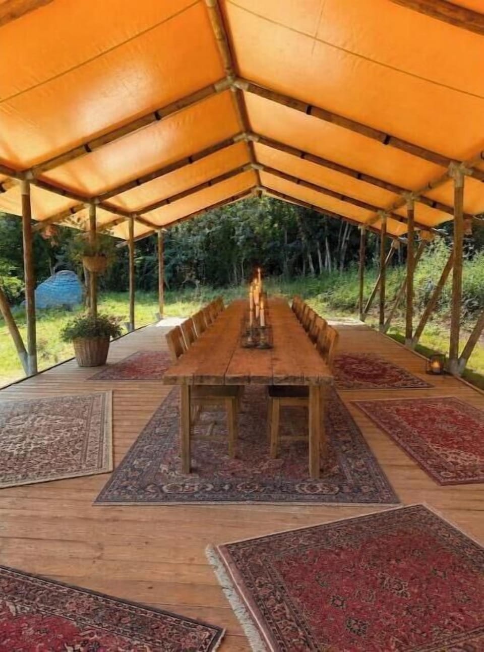 Outdoor dining