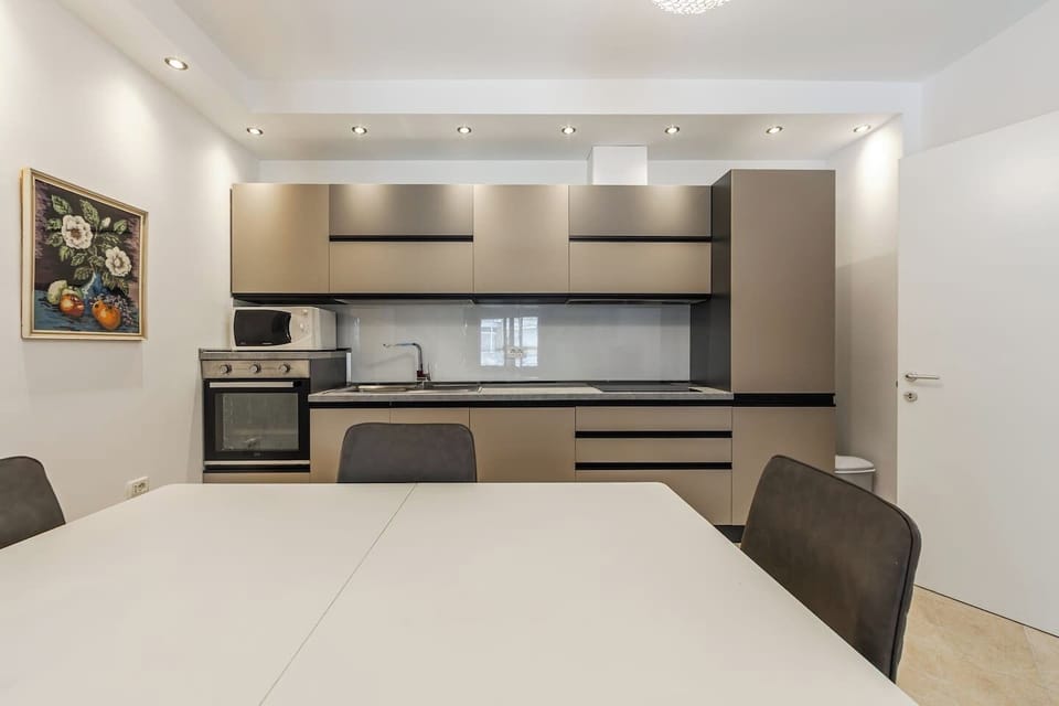 Fully-equipped kitchen