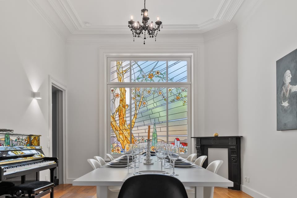 Grand dining room with chandelier, fireplace and stained-glass window – Grand Ostend townhouse with private sauna, near Oostende beach