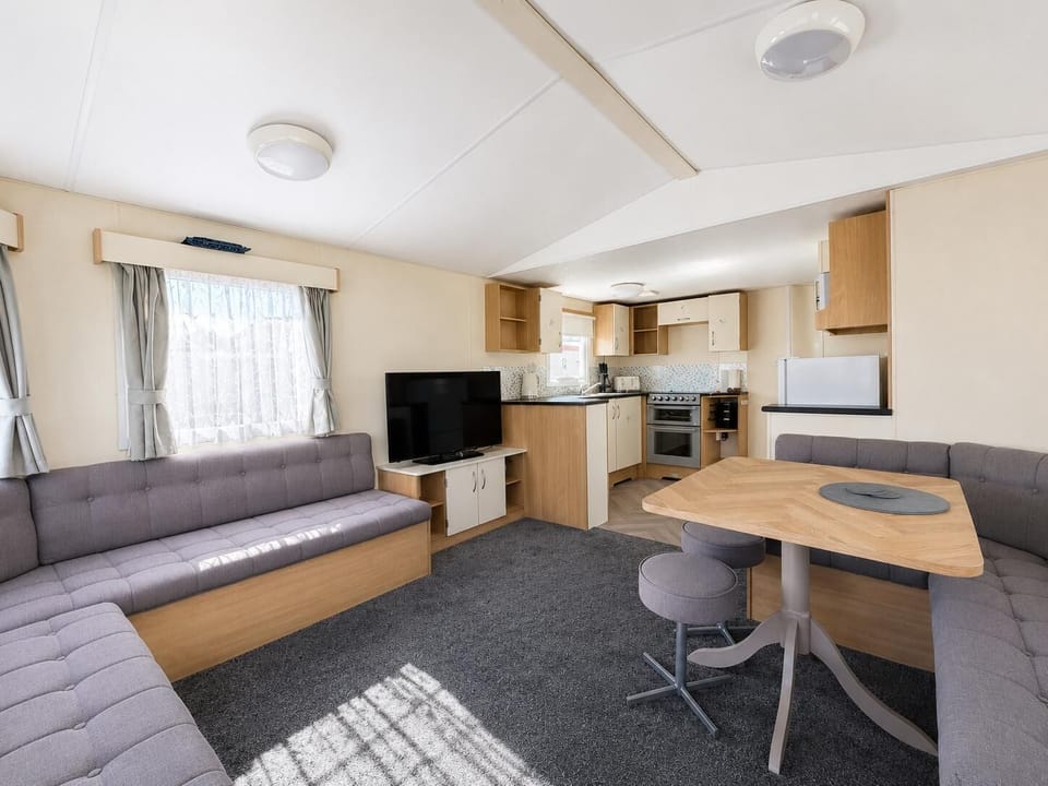 Make the most of your family caravan holidays at Naze Marine Holiday Park Walton, where you can explore the historic Walton on the Naze tower, relax on the beaches in Essex, and enjoy the convenience of cosy bathrooms in a caravan.