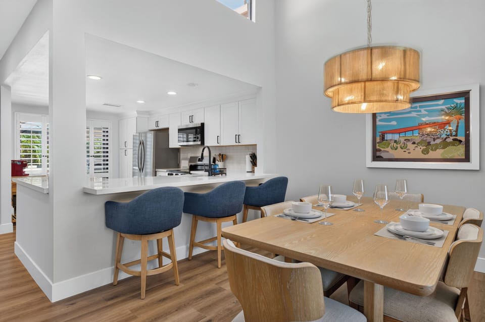 Dining table seating for 6 and breakfast bar seating for 3.