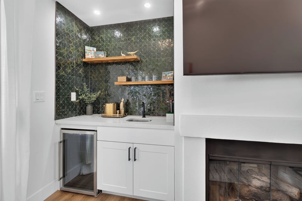 Unwind after a hard day of relaxing at the retro wet bar with El Cabazon Dino's.