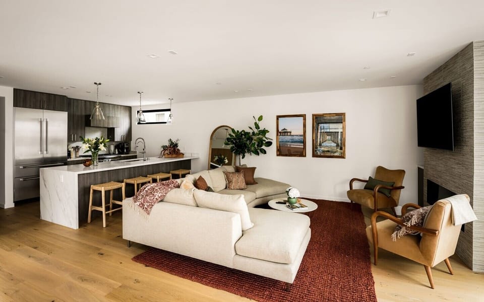 Bright, open, and welcoming, the living room offers plush seating, warm natural finishes, and abundant natural light. Seamlessly connected to the kitchen and dining area, it`s an inviting space to relax and unwind.