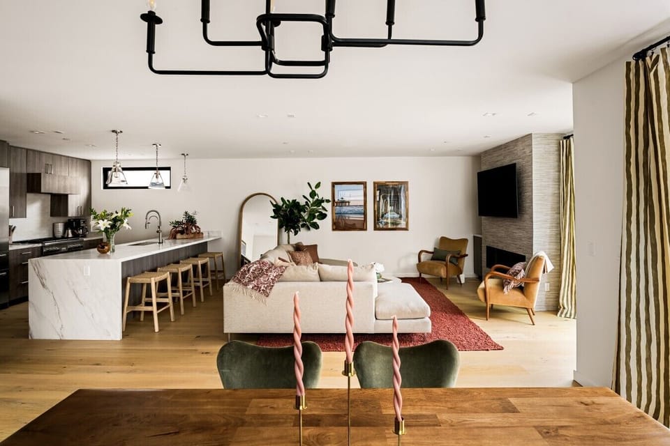 Bright, open, and welcoming, the living room offers plush seating, warm natural finishes, and abundant natural light. Seamlessly connected to the kitchen and dining area, it`s an inviting space to relax and unwind.