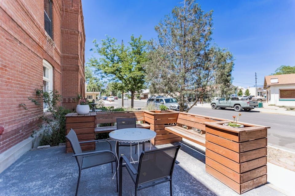 Front Patio
•Outdoor Seating
•Offers Morning Shade