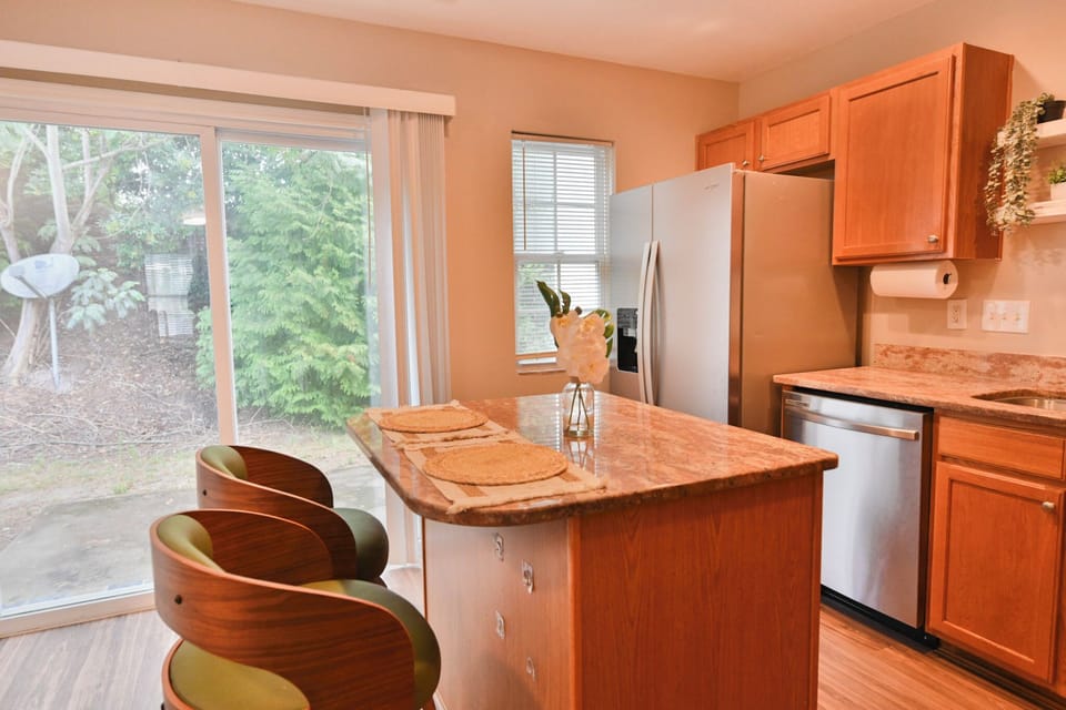 Kitchen island with breakfast bar seating.