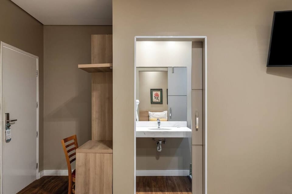 Room amenities and bathroom doorway