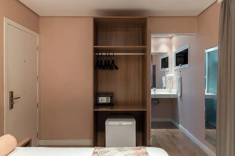 Room amenities and bathroom doorway