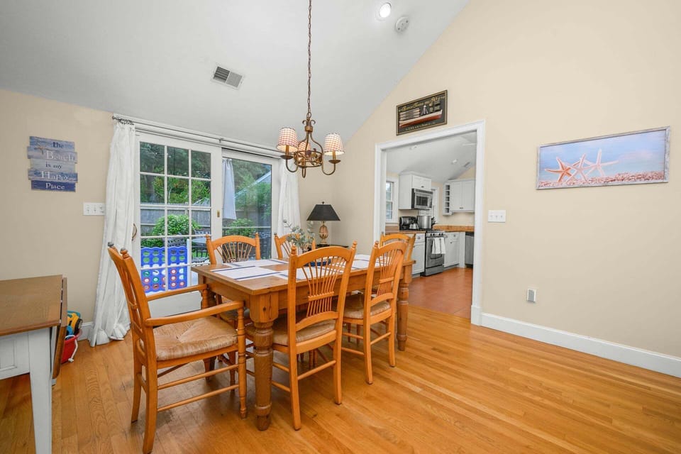 Dining table with seating for 6!