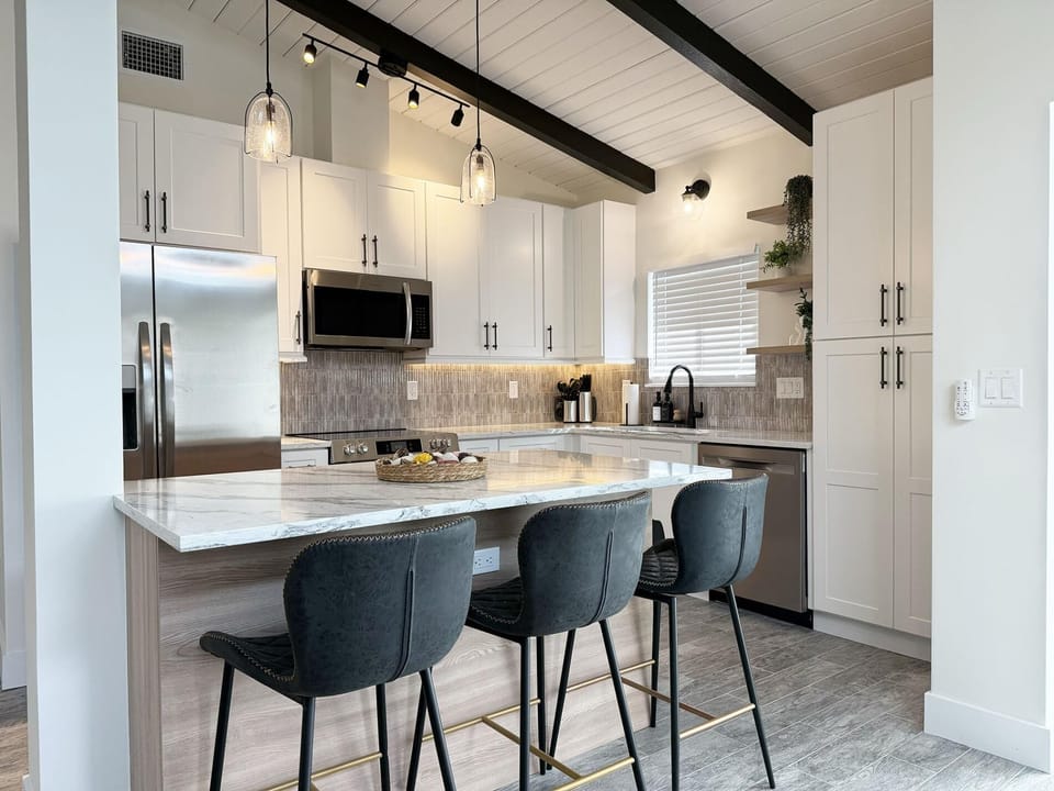 2BR Beach, Bay & Pool at Admiralty Villas (8483)