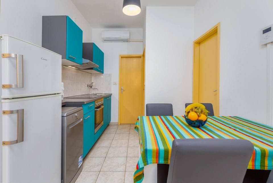 Kitchen 1