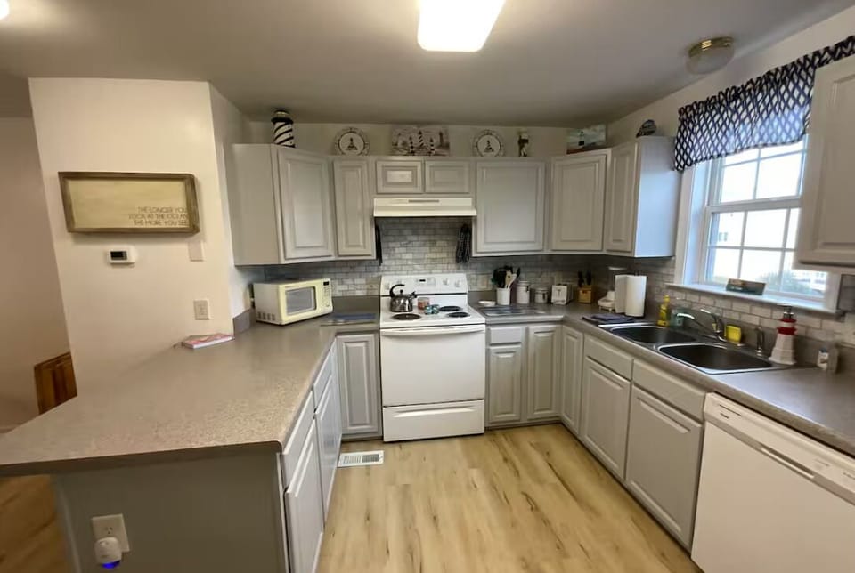 Plenty of room to make breakfast or dinner.