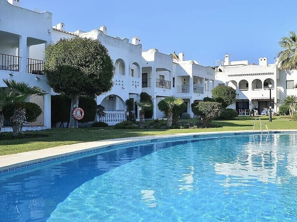 Holiday Home Swimming Pool
