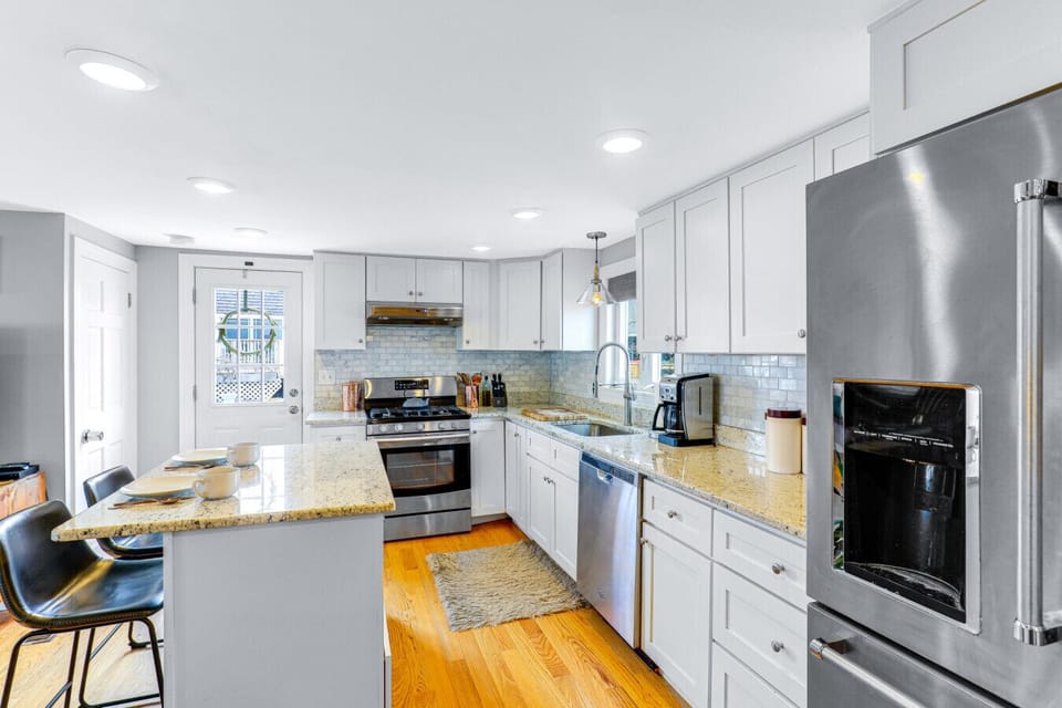 Gourmet kitchen for the traveling chef - or dine out in fabulous Newburyport!
