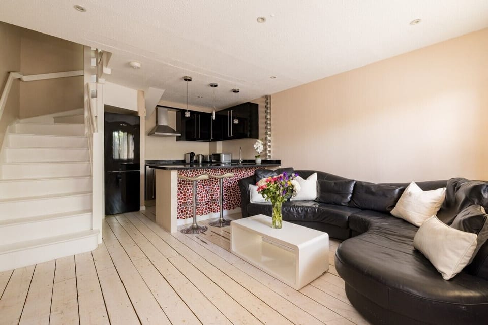 Open Plan Lounge & Kitchen