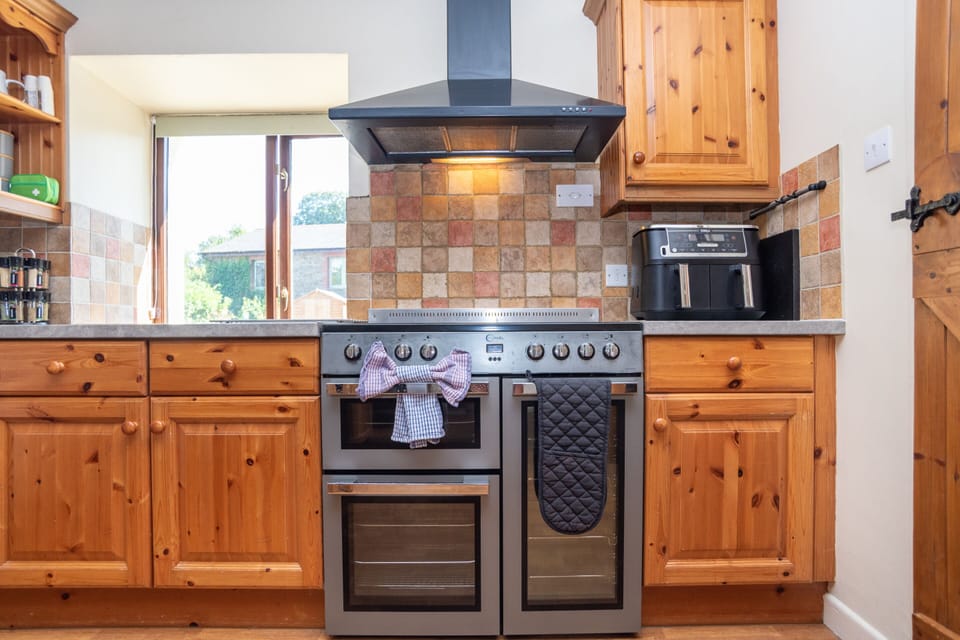 Well-equipped kitchen with full-size range cooker, generous worktop space and everything you need for cooking during your stay.