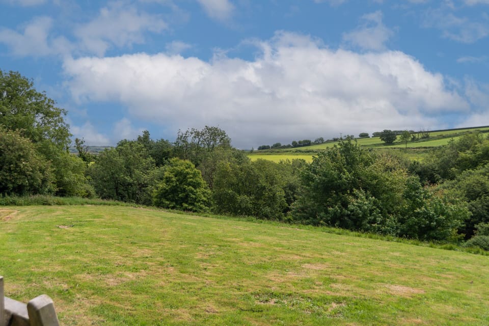 The kind of view that makes you slow down. Endless countryside, fresh air, and peaceful surroundings await at Old Mill Cottages.