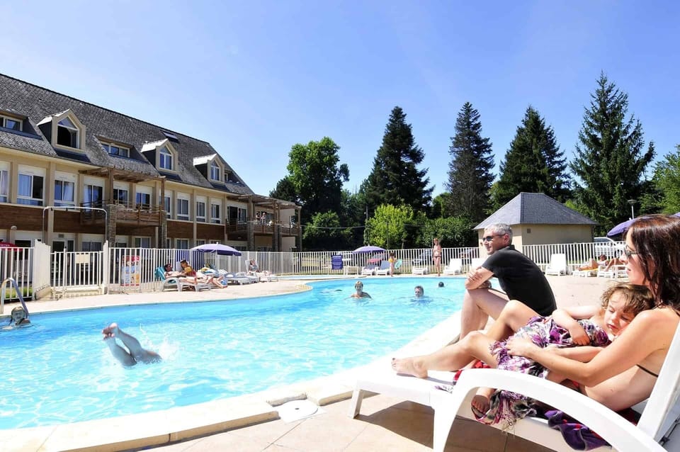 Guests relaxing by the outdoor pool on a sunny Aveyron afternoon — the perfect way to unwind between gorge adventures.