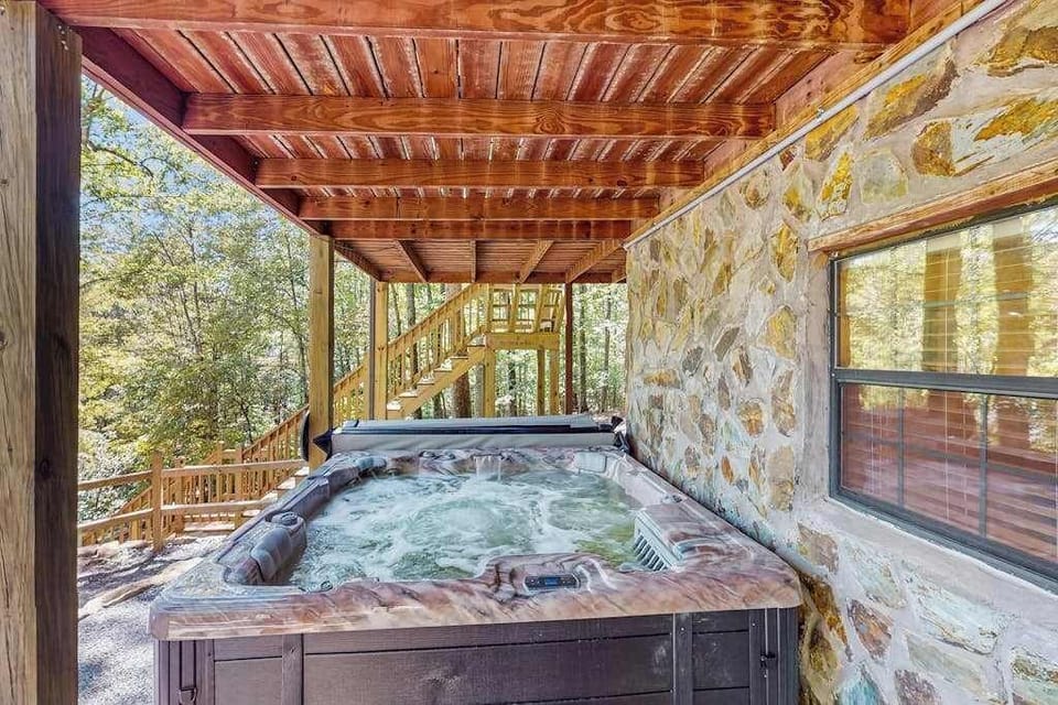 Outdoor spa tub