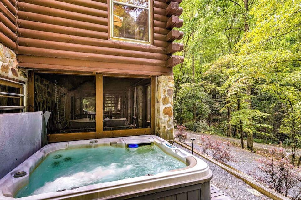 Outdoor spa tub