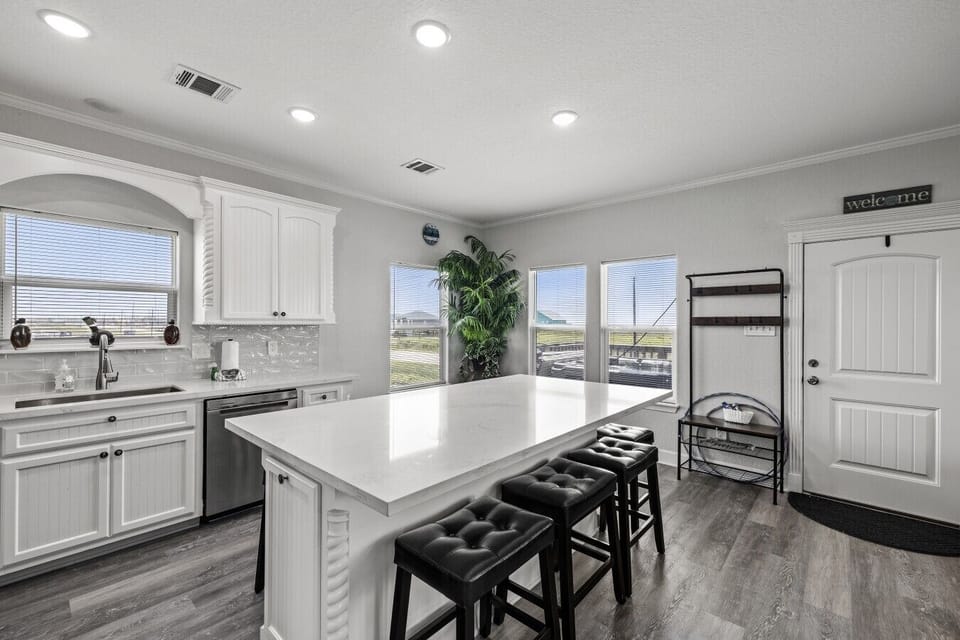 Whip up delicious meals in this bright & beautiful kitchen